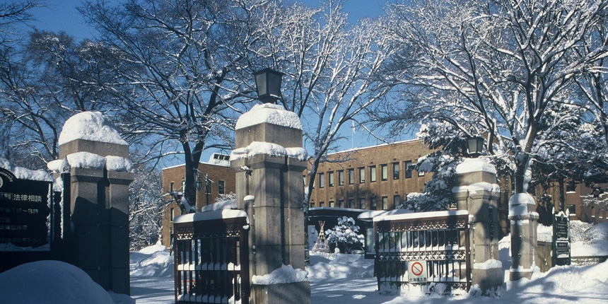 北海道大学　正門